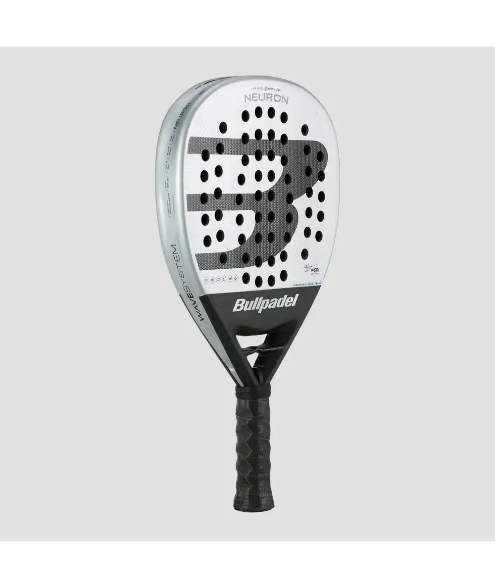 Pala de la marca Bullpadel de Federico Chingotto