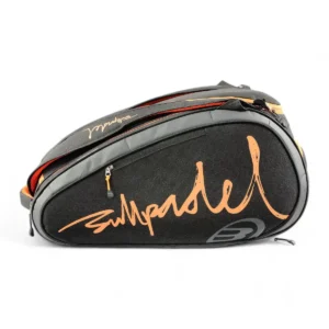 Vista frontal del bolso bullpadel ionic 2025 en color negro