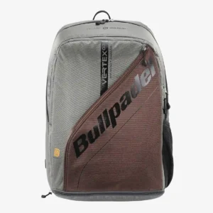 Vista frontal de una mochila de padel bullpadel vertex de color gris y café