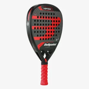 Imagen lateral de la pala de padel bullpadel vertex 04 2024 en colores negro y rojo del jugador profesional Juan Tello