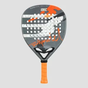 Vista frontal de la pala de pádel bullpadel ionic power 2025 del jugador Pablo Cardona