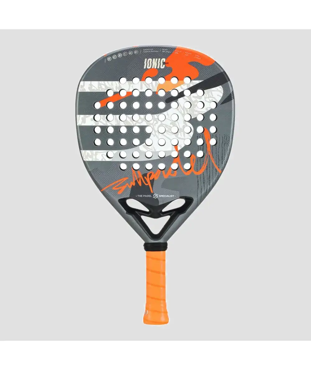 Vista frontal de la pala de pádel bullpadel ionic power 2025 del jugador Pablo Cardona