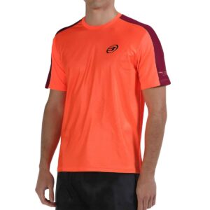 Vista frontal de la polera de padel bullpade para hombre en color coral fluor