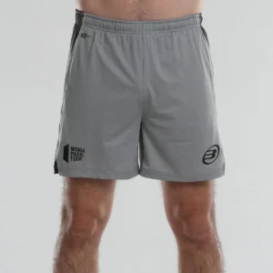 Vista frontal del short de padel para hombre bullpadel en color ceniza